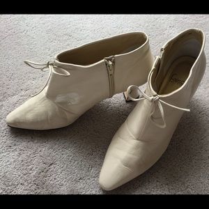 Fresno By Pierre Gwen Cream Leather Pump Bootie